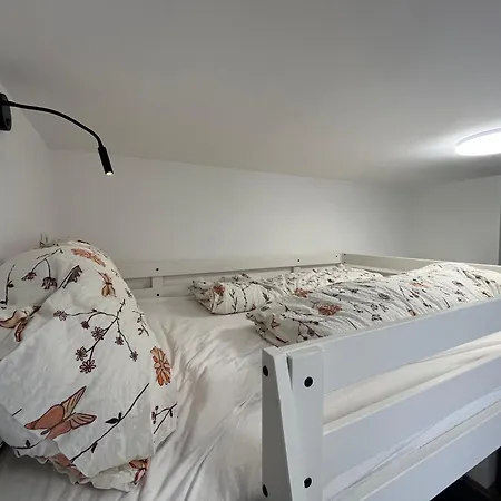 Utulna Garsonka S Vyhledem Do Zahrady Apartamento *
